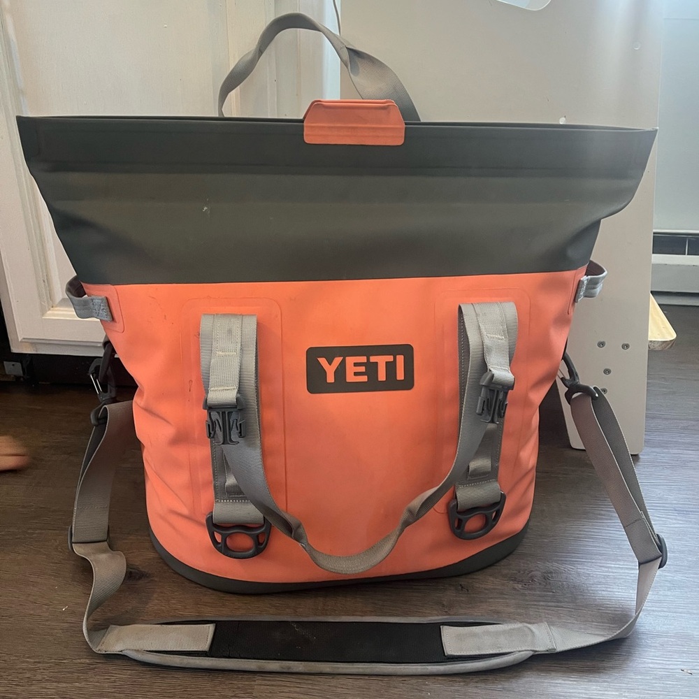 M30 TOTE SOFT COOLER